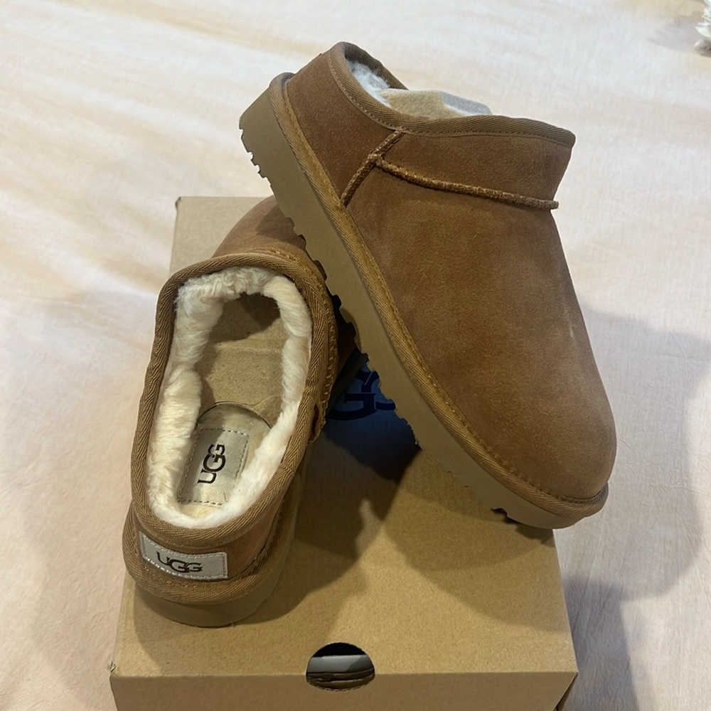 Ugg slippers tan never worn